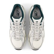 New Balance U7402EL