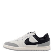 Nike IQ0704-101 WMNS AIR JORDAN SKYLINE LOW