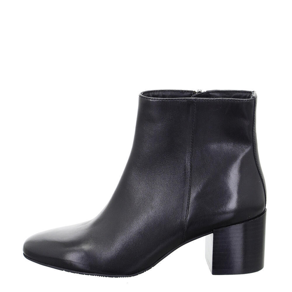 Salamander 32-25703-01 COW SOFT CRUST BLACK