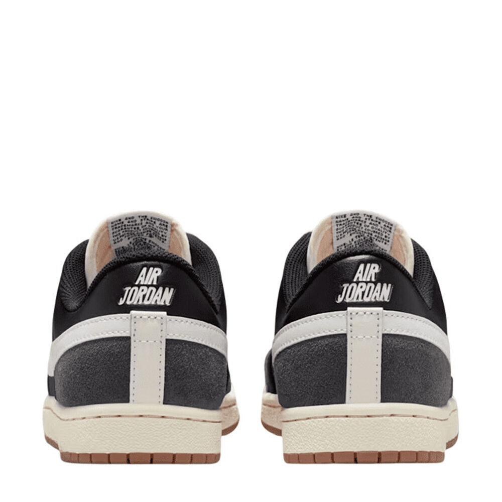 Nike IQ0704-001 WMNS AIR JORDAN SKYLINE LOW
