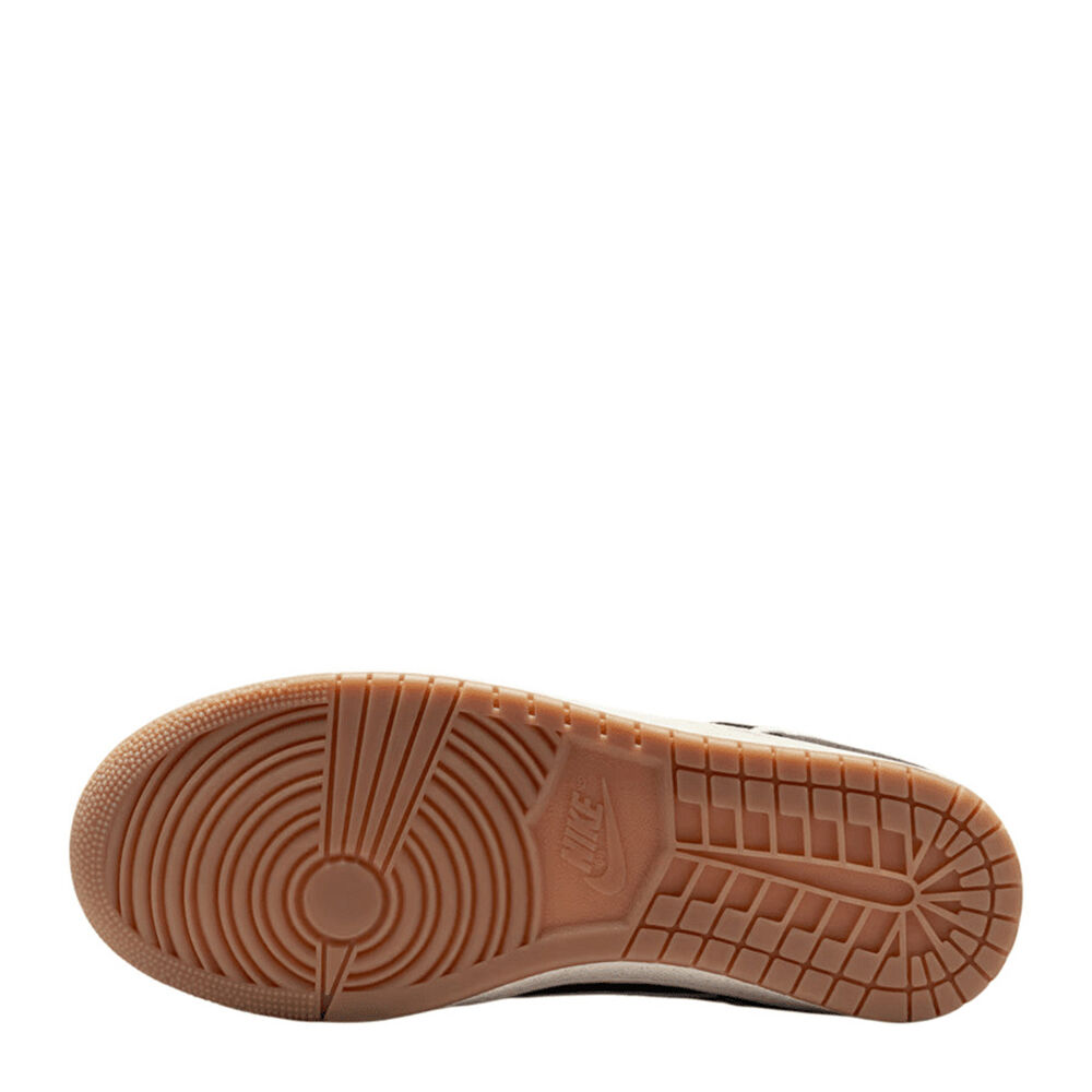 Nike IQ0704-001 WMNS AIR JORDAN SKYLINE LOW